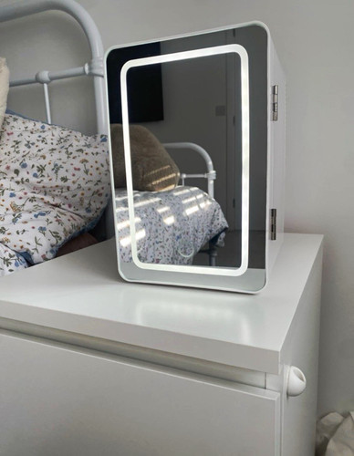 White tabletop mini fridge - mini,
