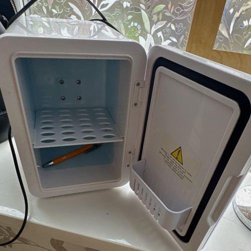 White tabletop mini fridge - white,